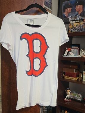 PINK Victoria's Secret White Tee Boston Red Sox Graphic